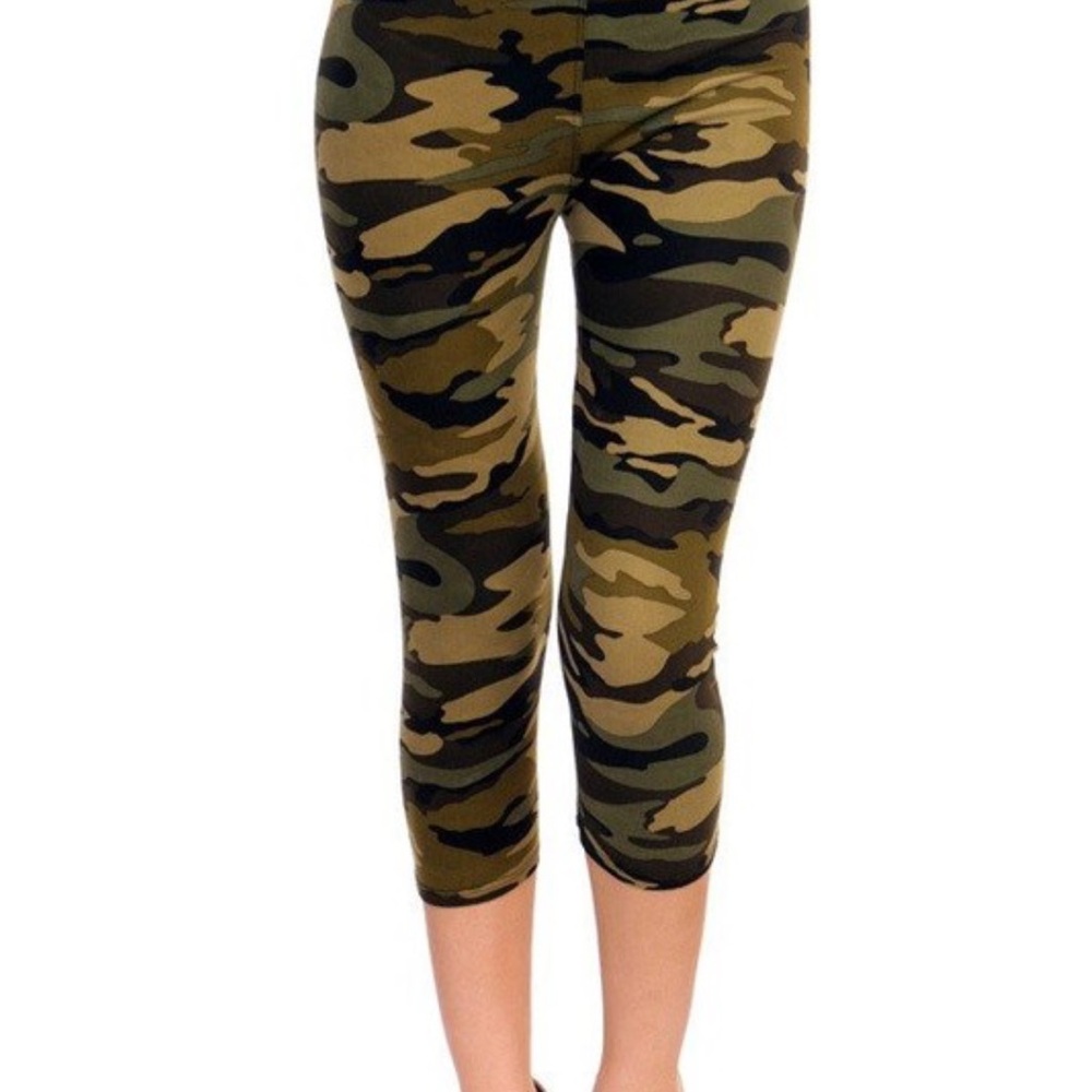 NWT! Women's Camouflage Soft Comfy Stretchy Capri Leggings - Picture 2 of 5